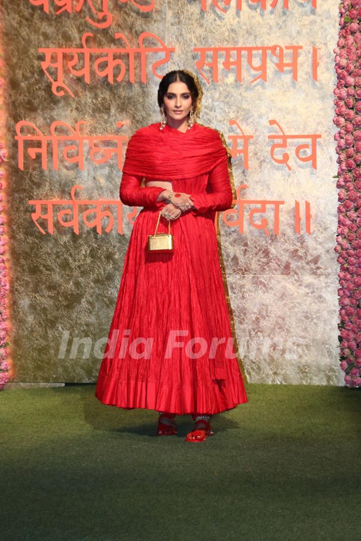 Sonam Kapoor snapped at Antilia for Ganesh Chaturthi