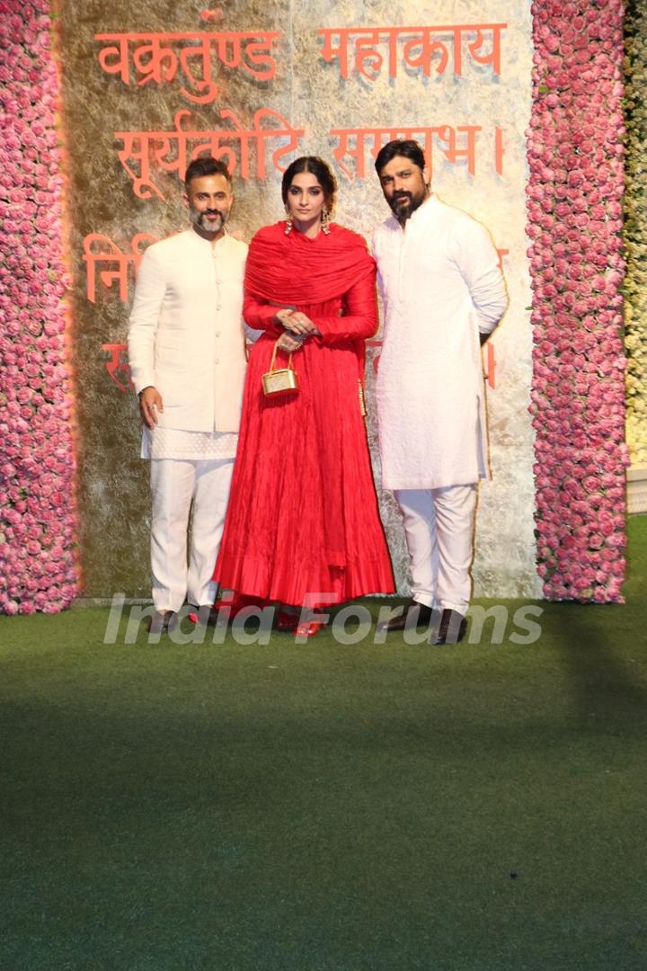 Sonam Kapoor and Anand Ahuja snapped at Antilia for Ganesh Chaturthi