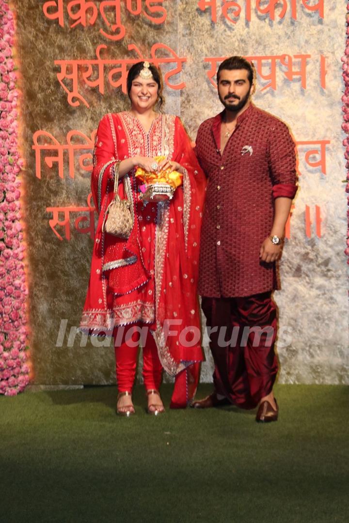 Arjun Kapoor and Anshula Kapoor snapped at Antilia for Ganesh Chaturthi