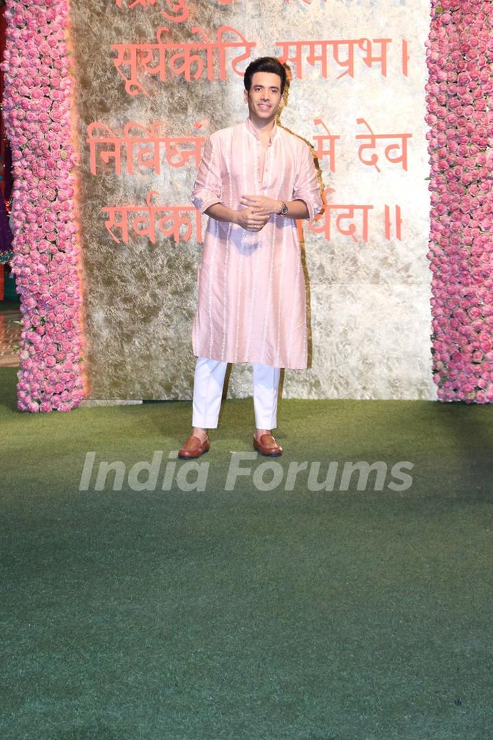 Tusshar Kapoor snapped at Antilia for Ganesh Chaturthi