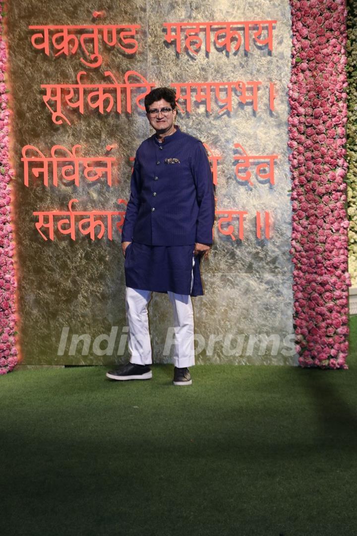 Prasoon Joshi snapped at Antilia for Ganesh Chaturthi