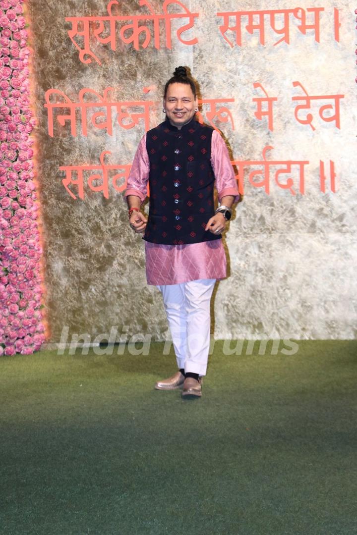 Kailash Kher snapped at Antilia for Ganesh Chaturthi