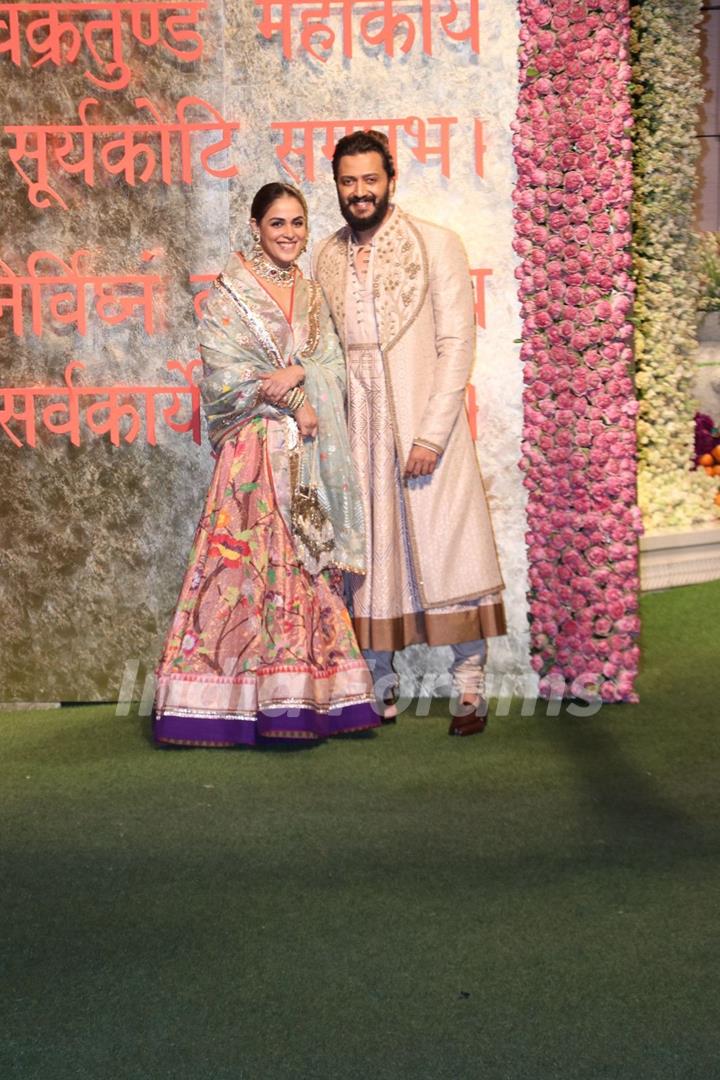 Genelia Deshmukh and Riteish Deshmukh snapped at Antilia for Ganesh Chaturthi