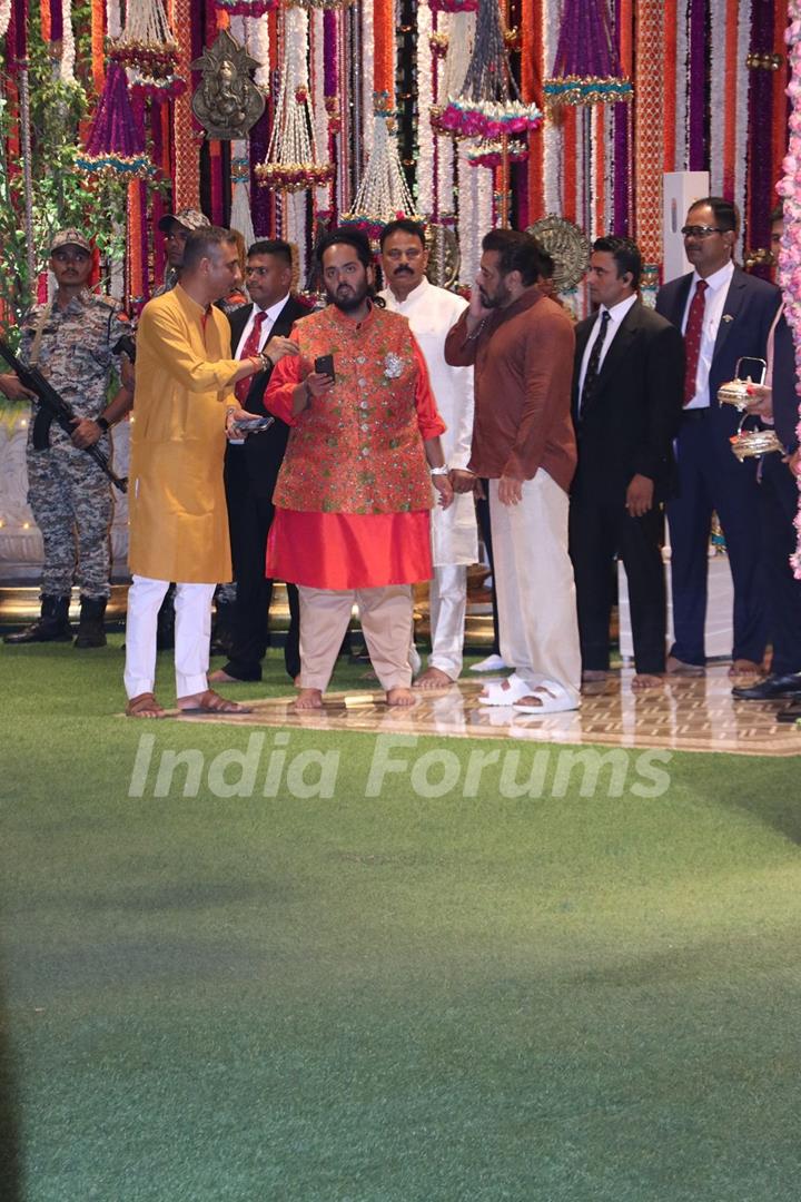 Salman Khan and Anant Ambani snapped at Antilia for Ganesh Chaturthi