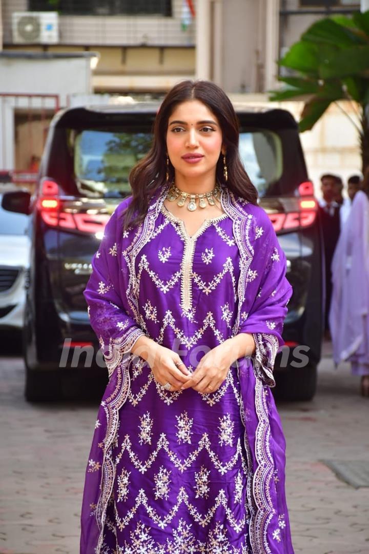 Bhumi Pednekar  outside Shilpa Shetty's residence for Ganapati Darshan