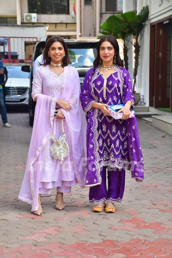 Bhumi Pednekar and Samiksha Pednekar  outside Shilpa Shetty's residence for Ganapati Darshan