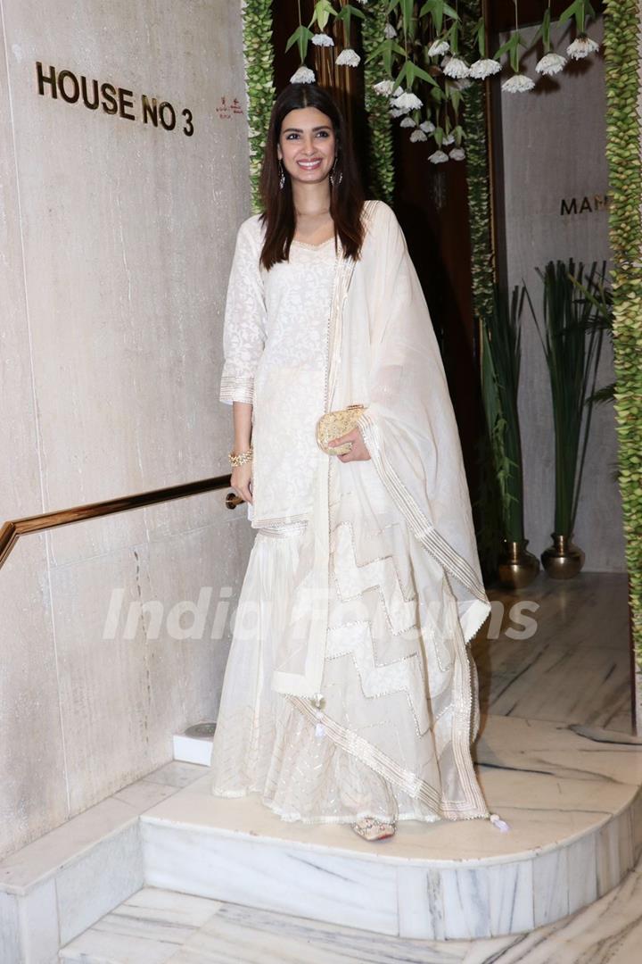 Diana Penty snapped outside Manish Malhotra's house for Ganapati Bappa's Darshan