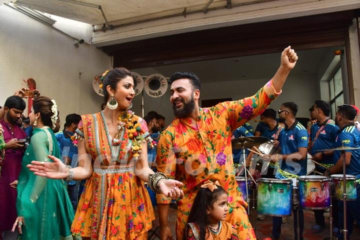 Shilpa Shetty and Raj Kundra snapped at their Ganapati Bappa Visarjan