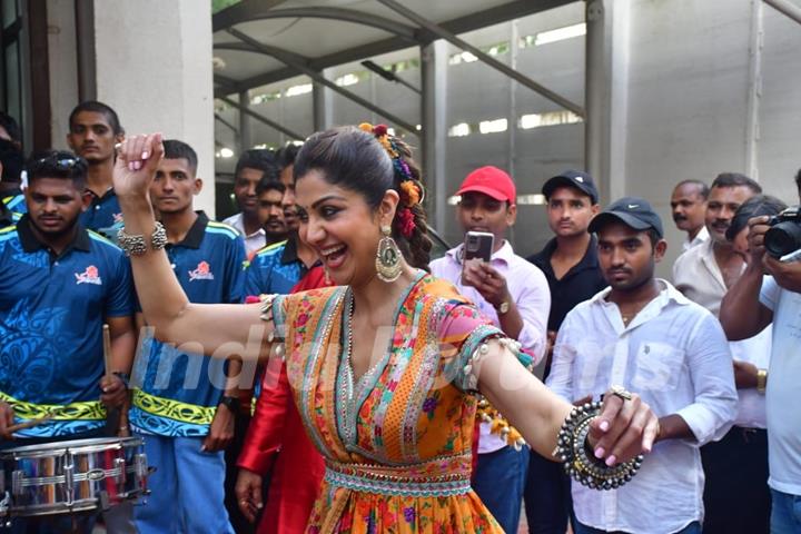 Shilpa Shetty snapped at their Ganapati Bappa Visarjan