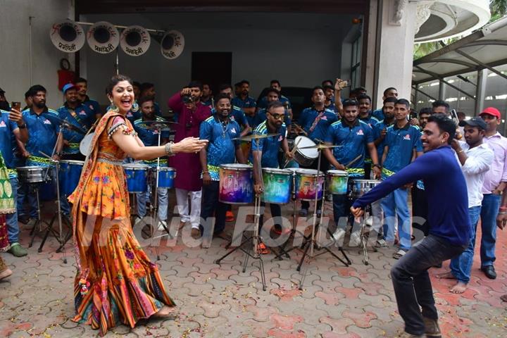 Shilpa Shetty snapped at their Ganapati Bappa Visarjan