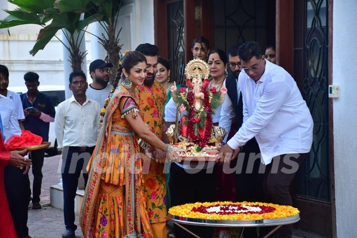 Shilpa Shetty snapped at their Ganapati Bappa Visarjan