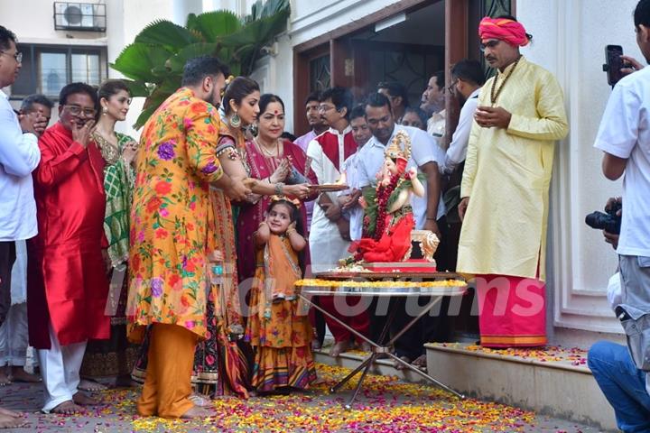 Shilpa Shetty snapped at their Ganapati Bappa Visarjan