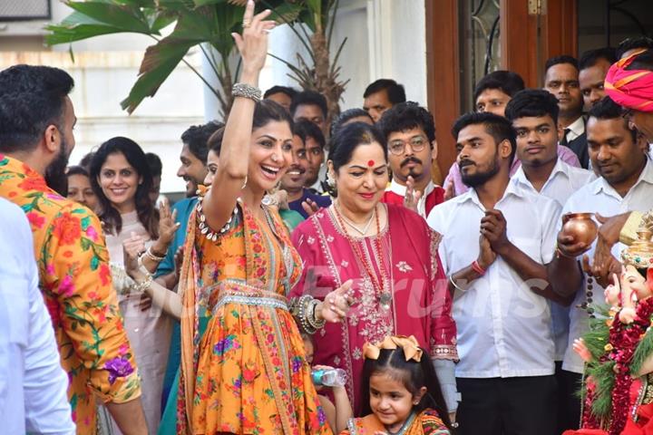 Shilpa Shetty snapped at their Ganapati Bappa Visarjan