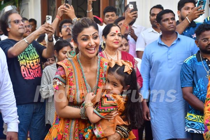 Shilpa Shetty snapped at their Ganapati Bappa Visarjan