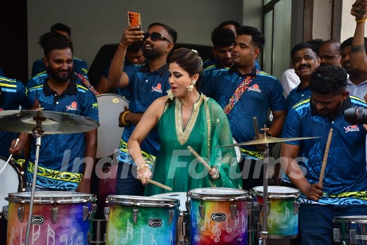 Shamita Shetty snapped at their Ganapati Bappa Visarjan