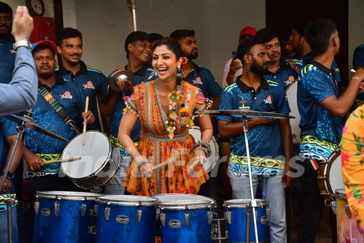 Shilpa Shetty snapped at their Ganapati Bappa Visarjan