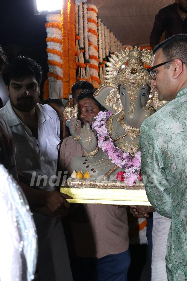 Celebrities snapped at thair Ganpati Visarjan