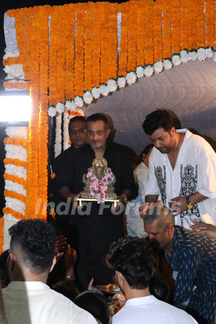 Varun Sharma snapped at thair Ganpati Visarjan