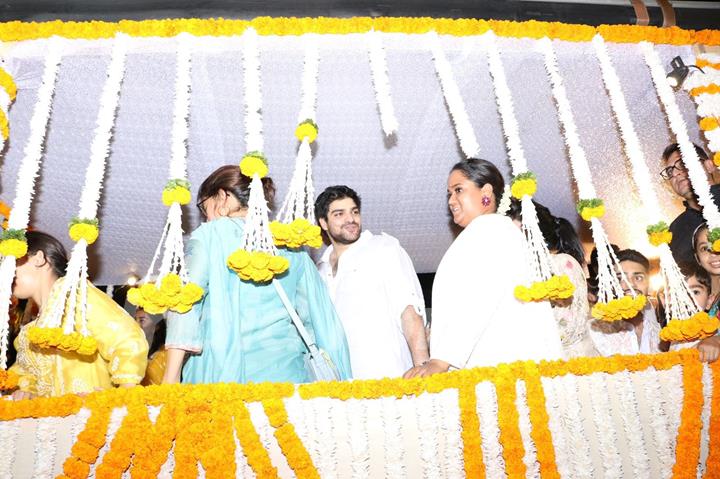 Arpita Khan Sharma snapped at thair Ganpati Visarjan