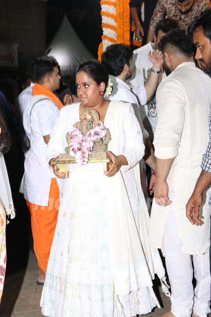 Arpita Khan Sharma snapped at thair Ganpati Visarjan