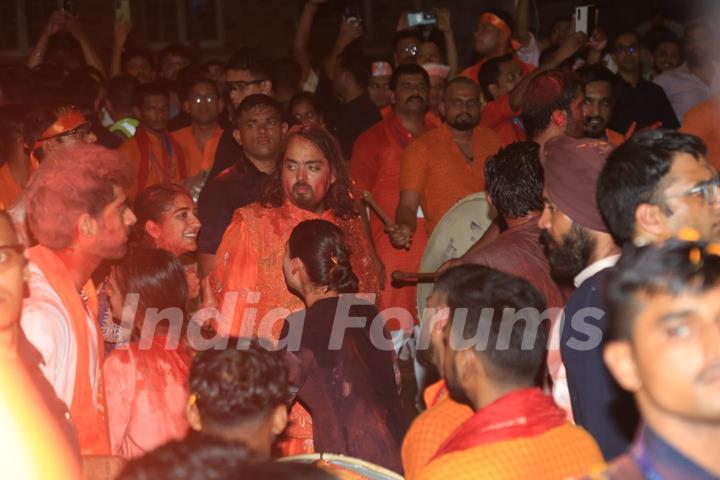 Anant Ambani snapped at their Bappa Visarjan