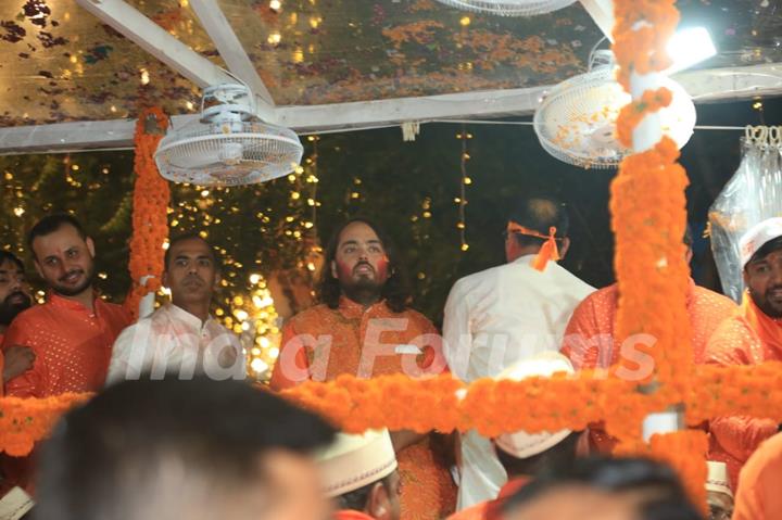 Anant Ambani snapped at their Bappa Visarjan