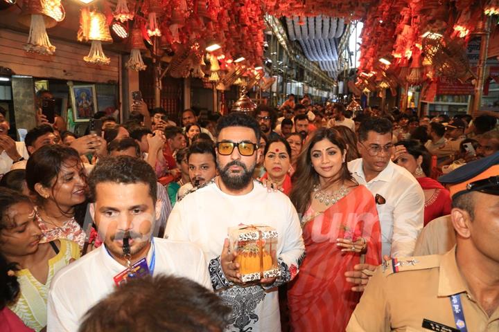 Shilpa Shetty and Raj Kundra snapped at Lalbhaug Cha Raja