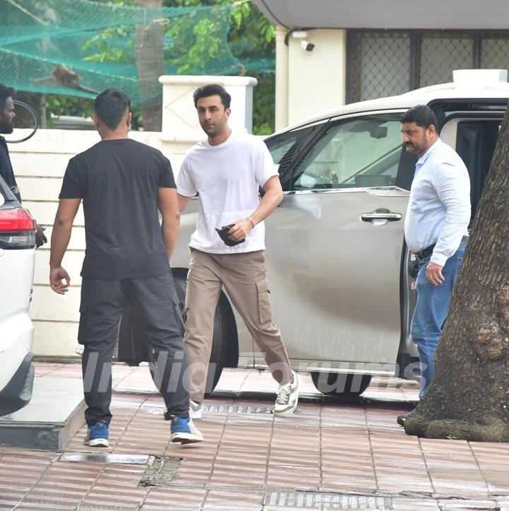 Ranbir Kapoor snapped in the city