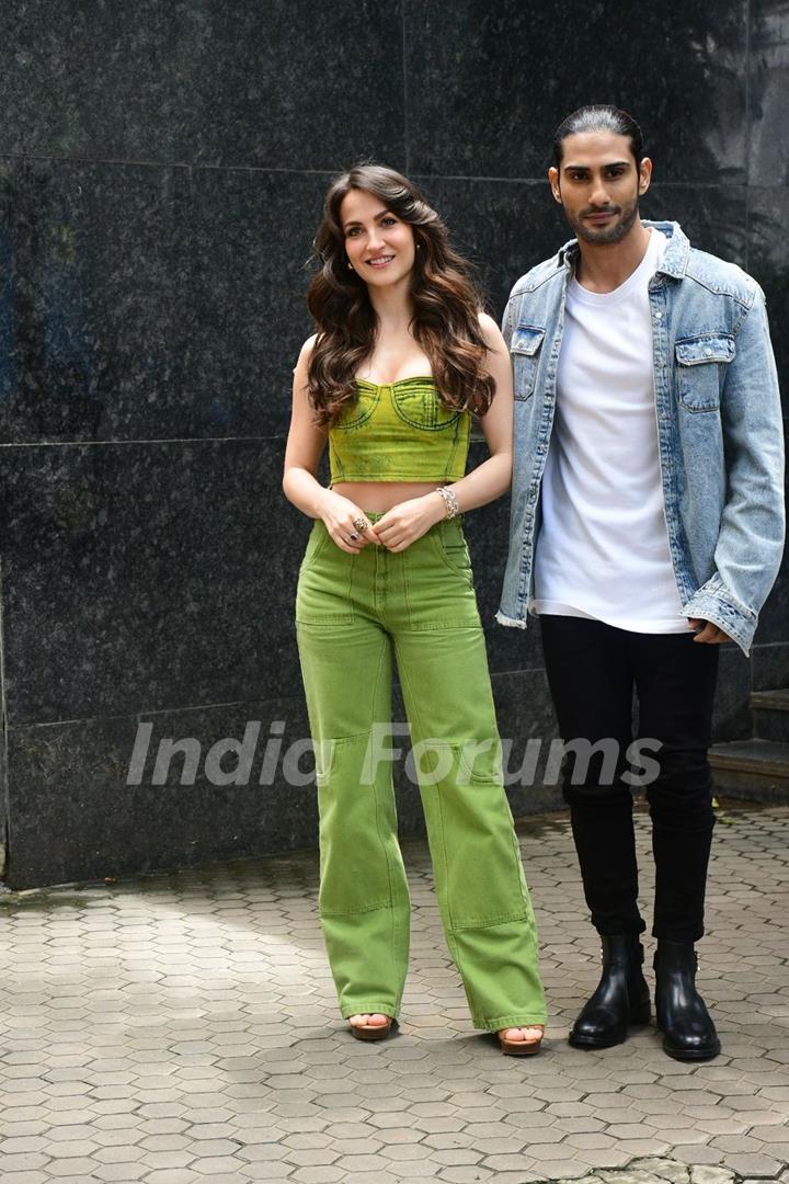 Prateik Babbar and Elli Avram snapped promoting their song Tere Dar Pe Sanam