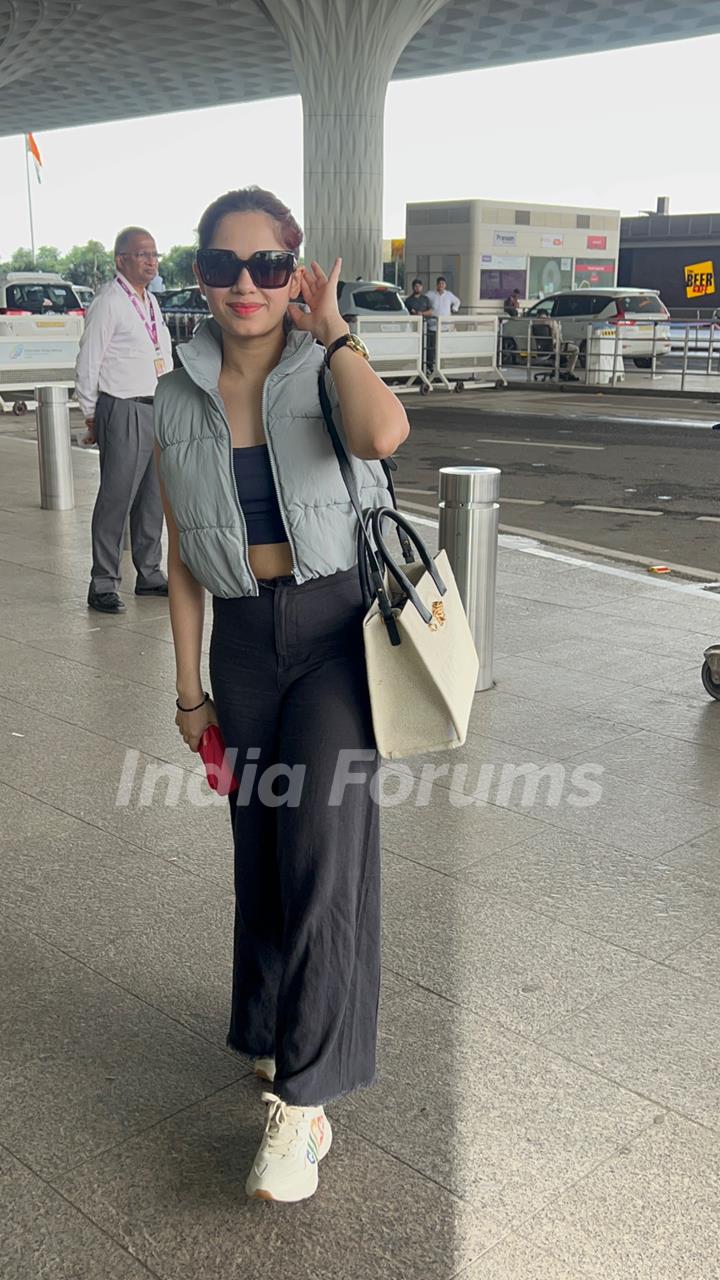 Jannat Zubair Rahmani snapped at the airport 