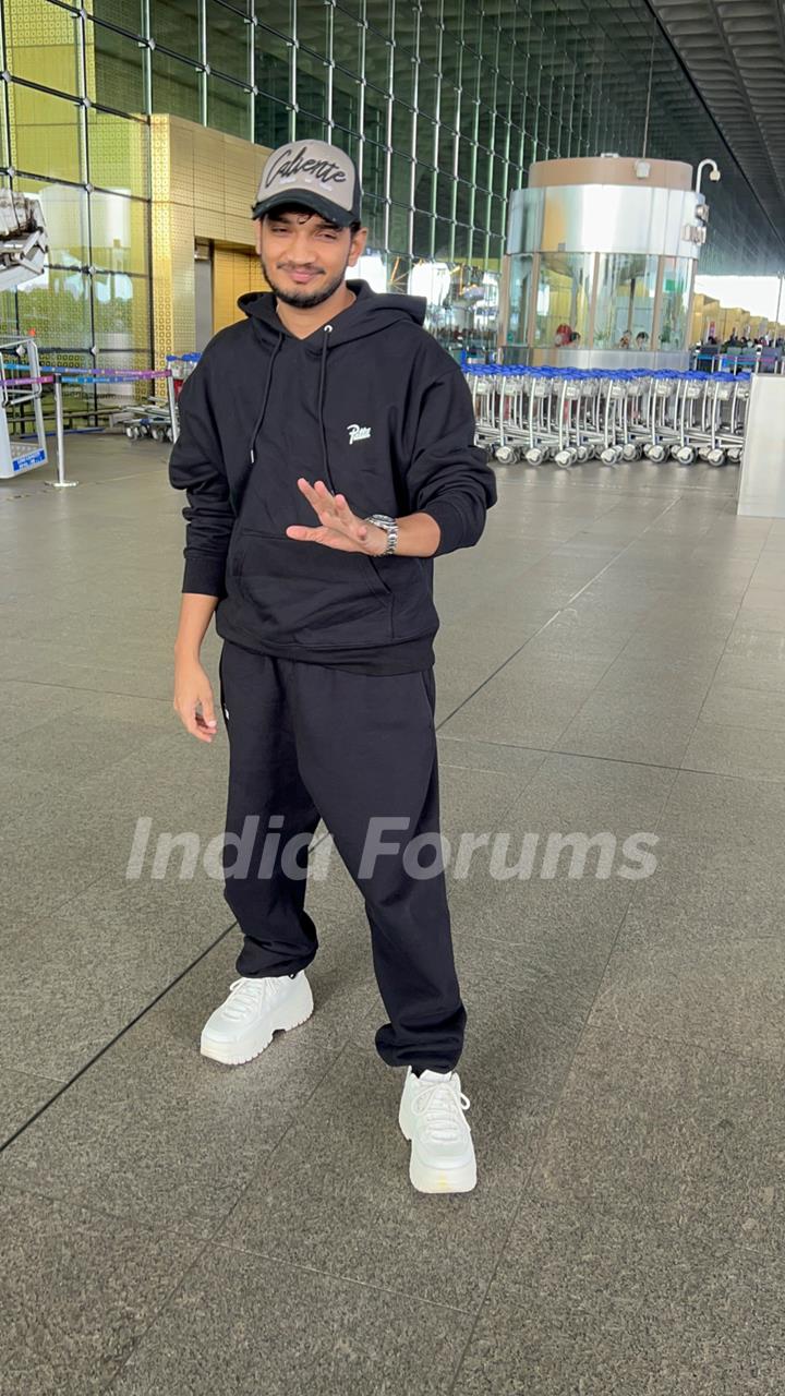 Munawar Faruqui snapped at the airport 