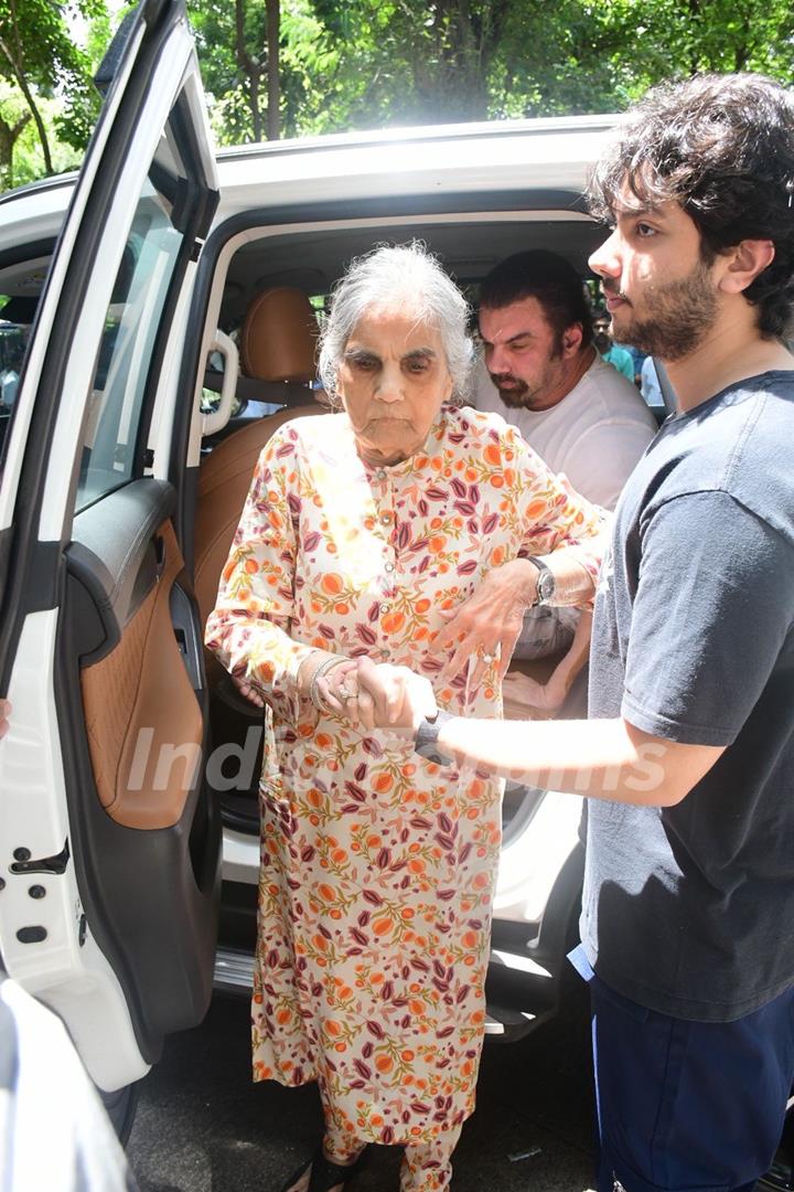 Nirvaan Khan snapped outside Malaika Arora’s father’s house 