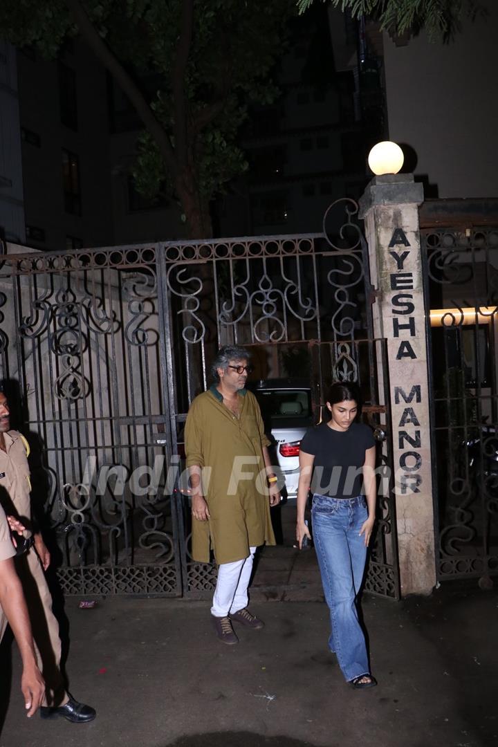 Alizeh Agnihotri snapped outside Malaika Arora’s father’s house 