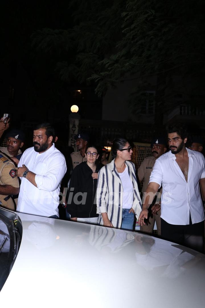 Kareena Kapoor, Arjun Kapoor and Karisma Kapoor snapped outside Malaika Arora’s father’s house 