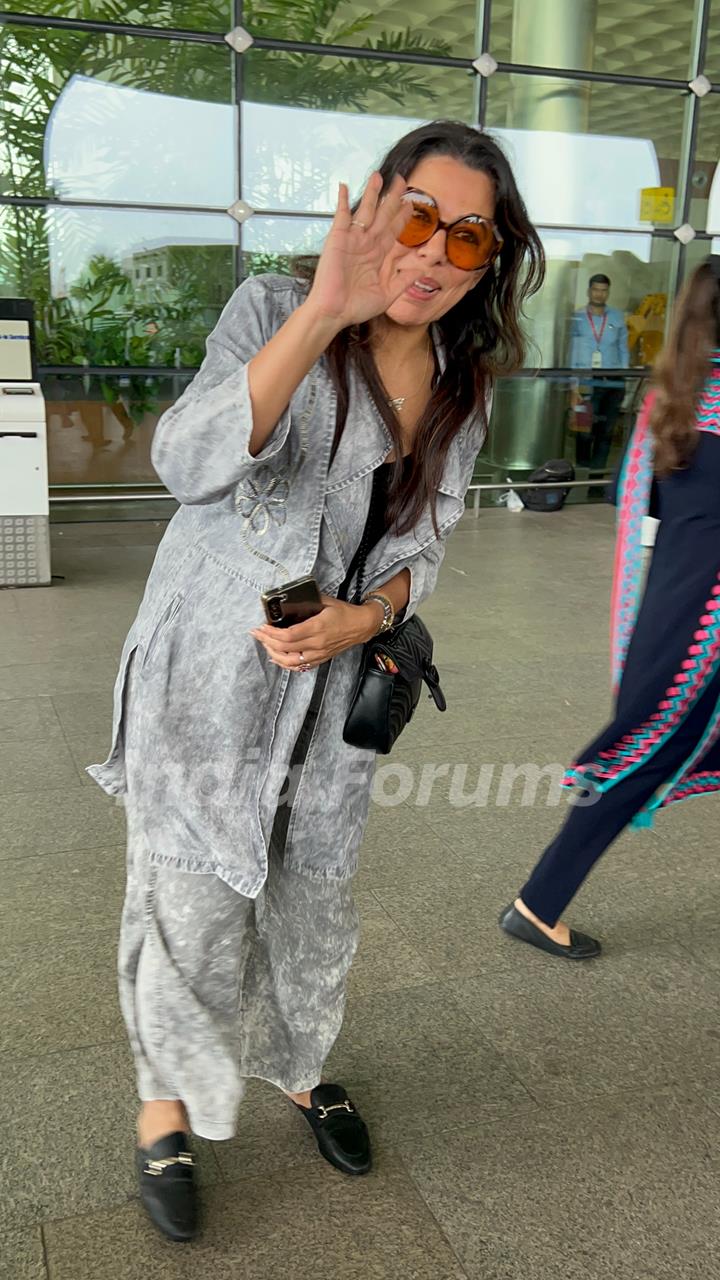 Pooja Bedi snapped at the airport