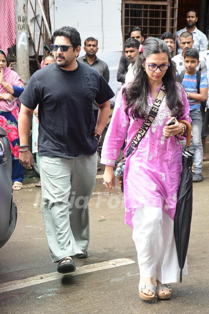 Arshad Warsi arrive for Malaika Arora's father Anil Mehta's last rites