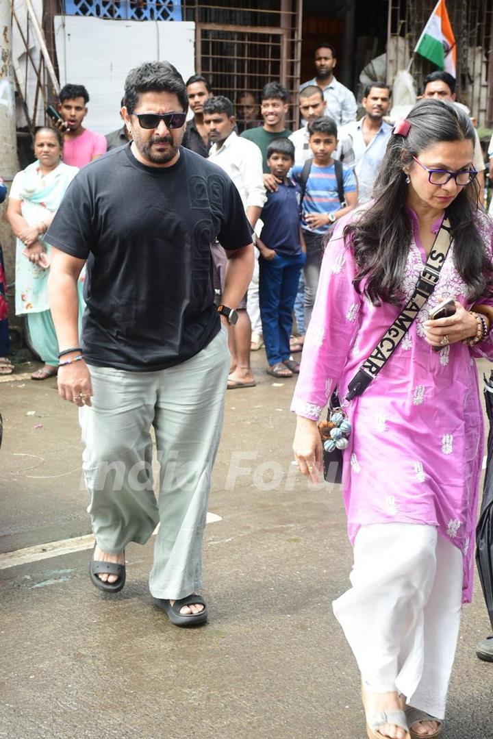 Arshad Warsi arrive for Malaika Arora's father Anil Mehta's last rites