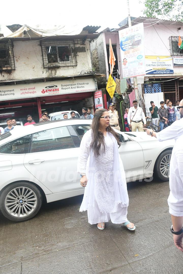 Geeta Kapur arrive for Malaika Arora's father Anil Mehta's last rites