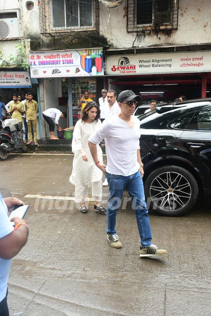 Ritesh Sidhwani arrive for Malaika Arora's father Anil Mehta's last rites