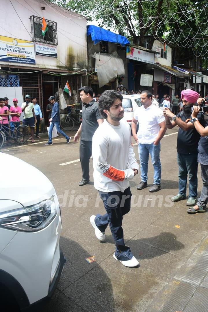 Nirvaan Khan arrive for Malaika Arora's father Anil Mehta's last rites