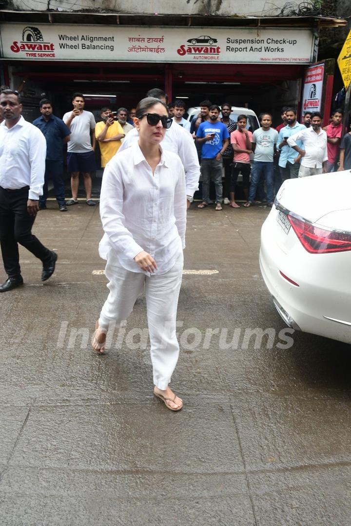 Kareena Kapoor arrive for Malaika Arora's father Anil Mehta's last rites