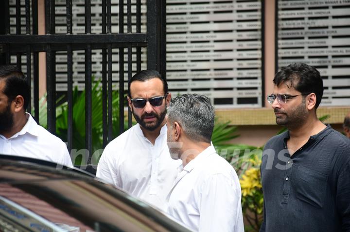 Celebrities arrive for Malaika Arora's father Anil Mehta's last rites