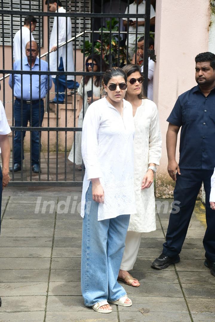 Celebrities arrive for Malaika Arora's father Anil Mehta's last rites