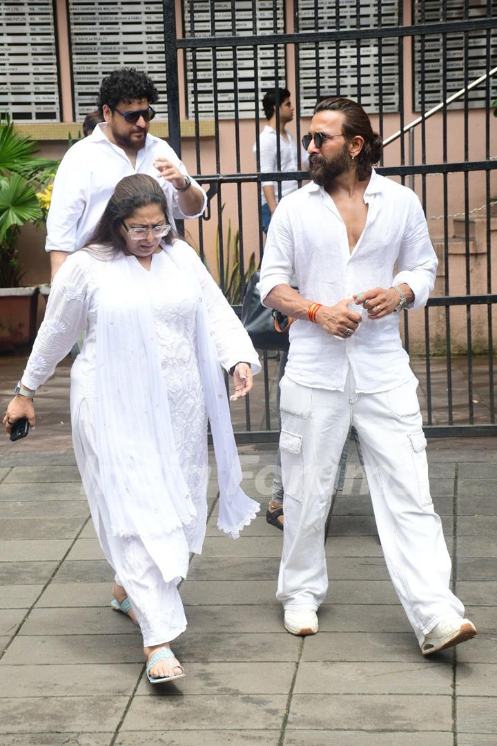 Geeta Kapur and Terence Lewis arrive for Malaika Arora's father Anil Mehta's last rites