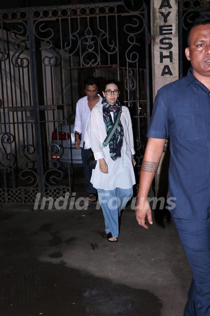 Karisma Kapoor arrive for Malaika Arora's father Anil Mehta's last rites