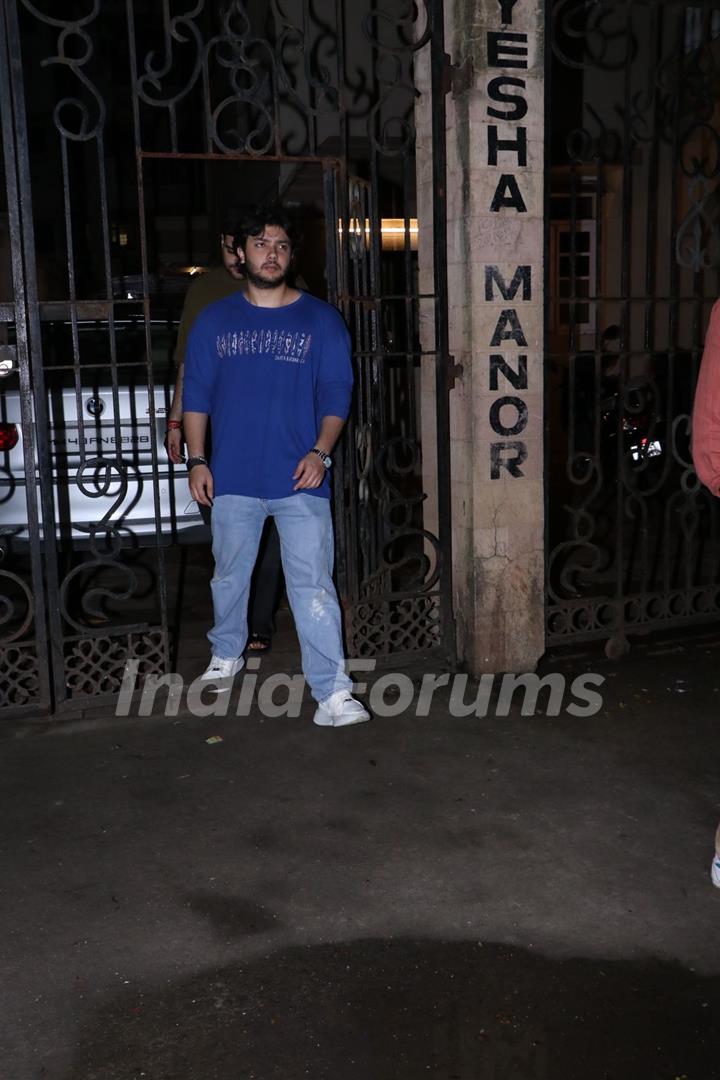 Nirvaan Khan arrive for Malaika Arora's father Anil Mehta's last rites