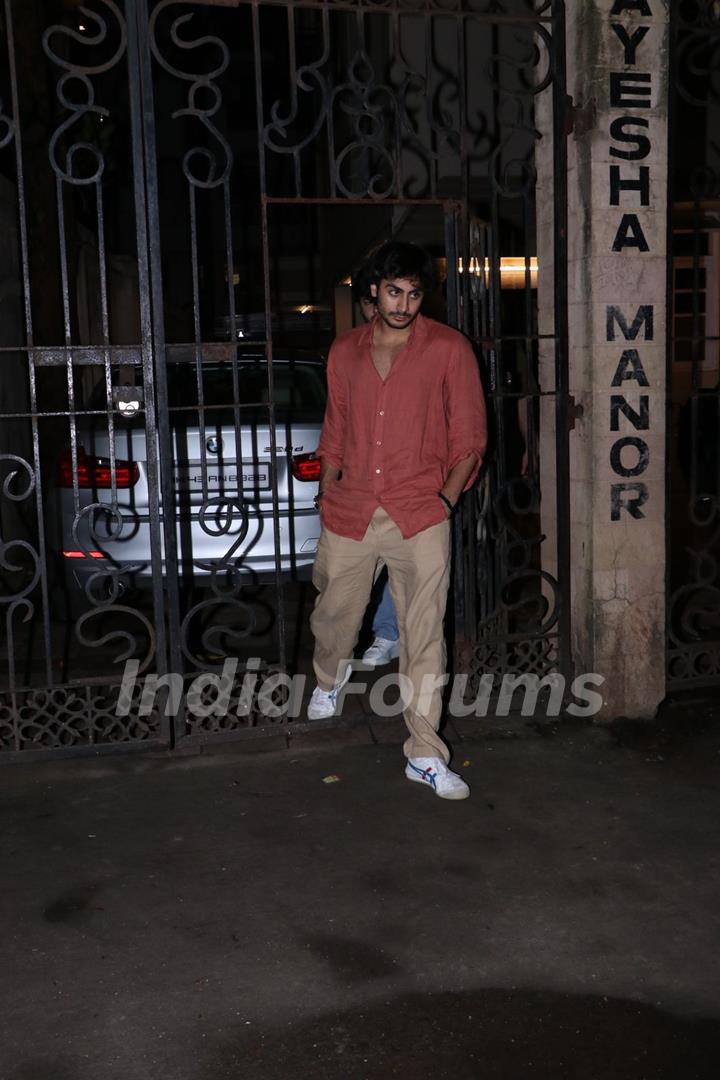 Arhaan Khan arrive for Malaika Arora's father Anil Mehta's last rites