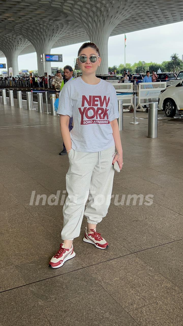 Shefali Jariwala snapped at the airport