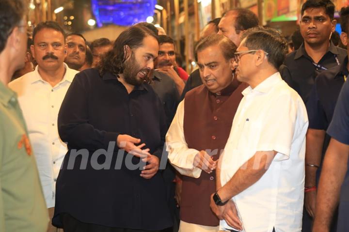 Mukesh Ambani and Anant Ambani snapped at Lalbaugcha Raja