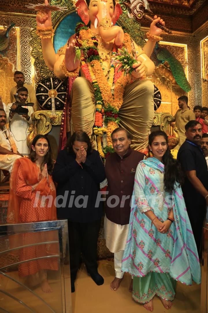 Mukesh Ambani, Anant Ambani, Radhika Merchant and Shloka Mehta snapped at Lalbaugcha Raja